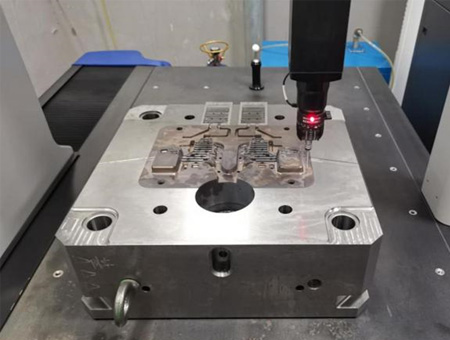 模具平行度测量-